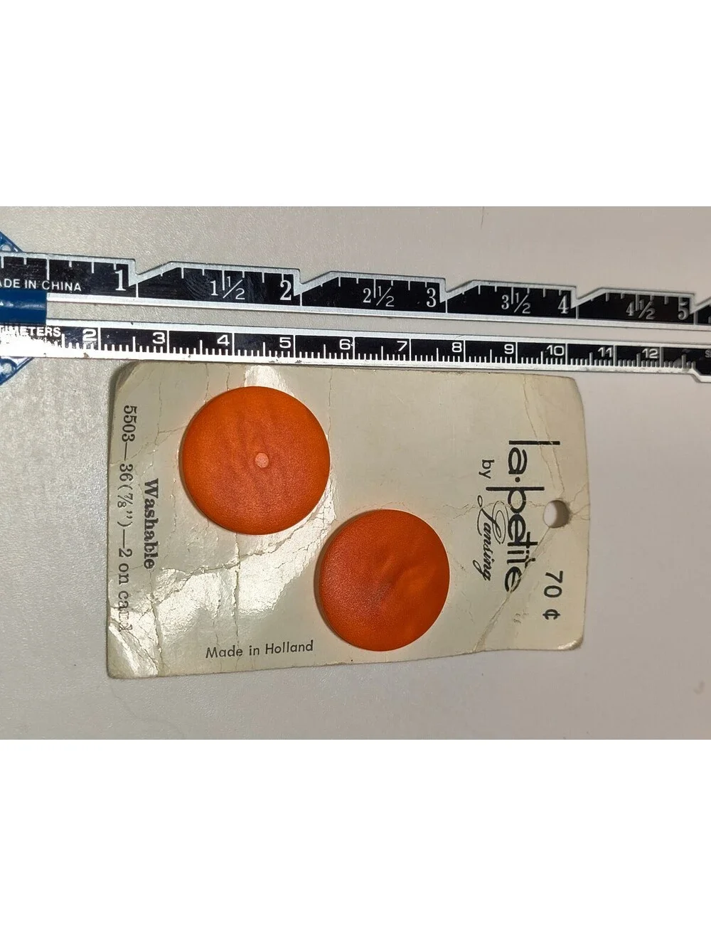 Vintage la-petite Leming Orange Buttons Made in Holland